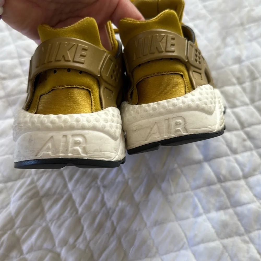 Nike Bronzine Huarache Sneakers - Picture 6 of 9